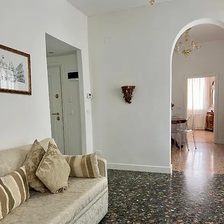 Venice At Home - Spacious Venetian Apartment 2 Min From Rialto *